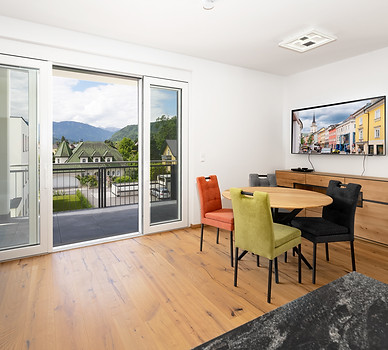 Moderne Ferienwohnung mit Balkon und Bergblick