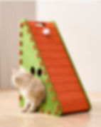 משטח-גירוד-לחתולים--עם-בית-מתקן-גירוד