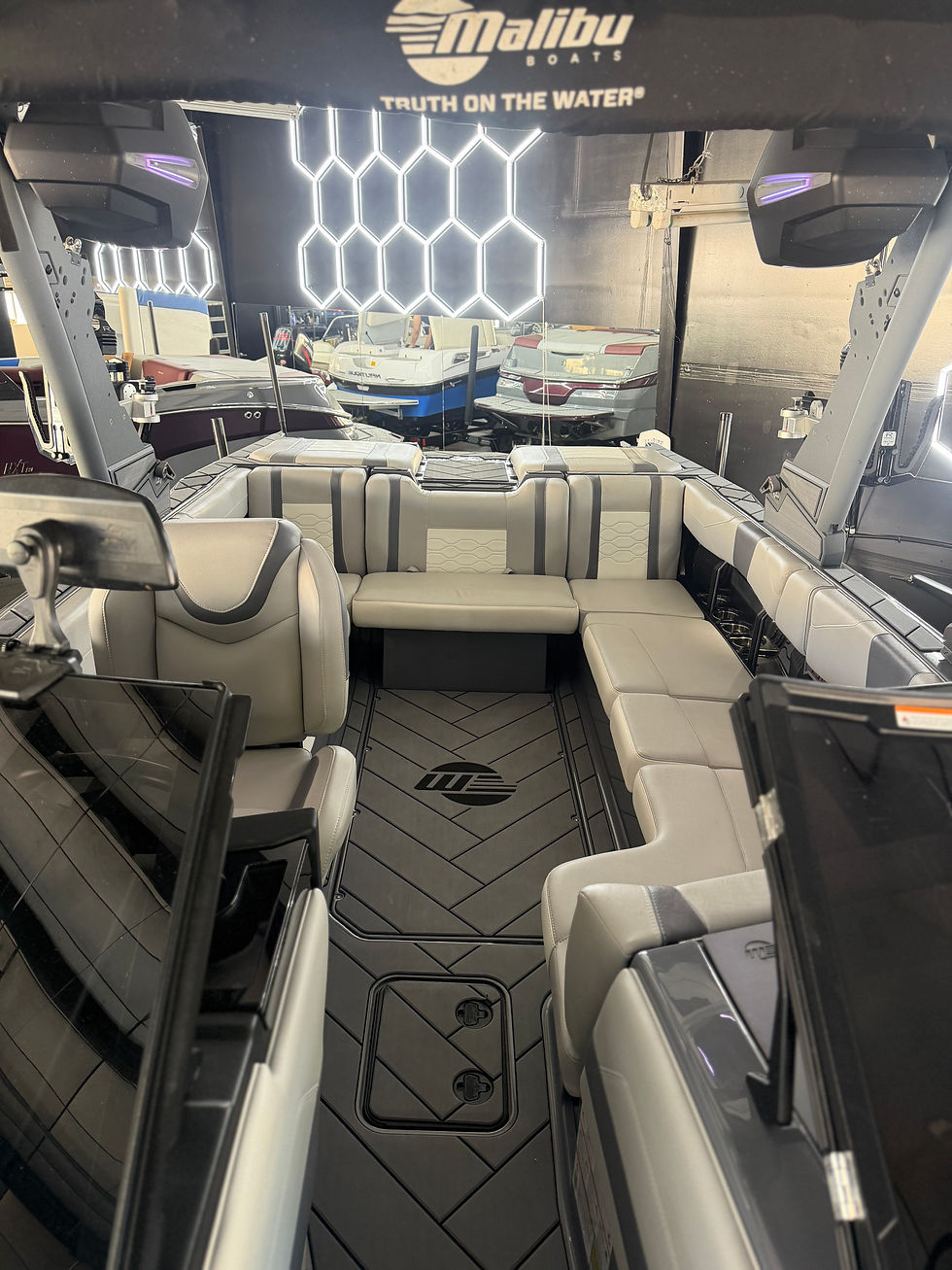 Thumbnail: 2026 Malibu 23LSV Wakesetter