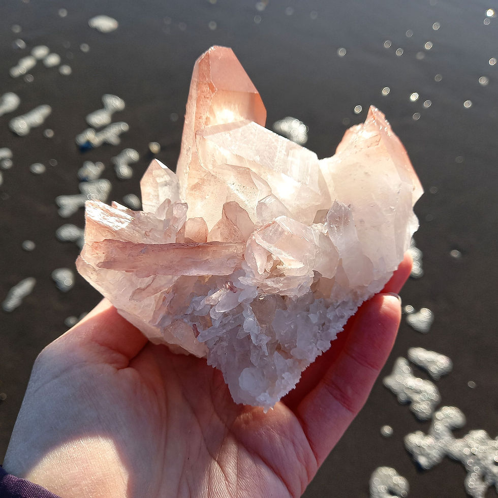 縮圖：Gorgeous Pink Lemurian Cluster. Blessed with Rays of God. Awaken Feminine Divine
