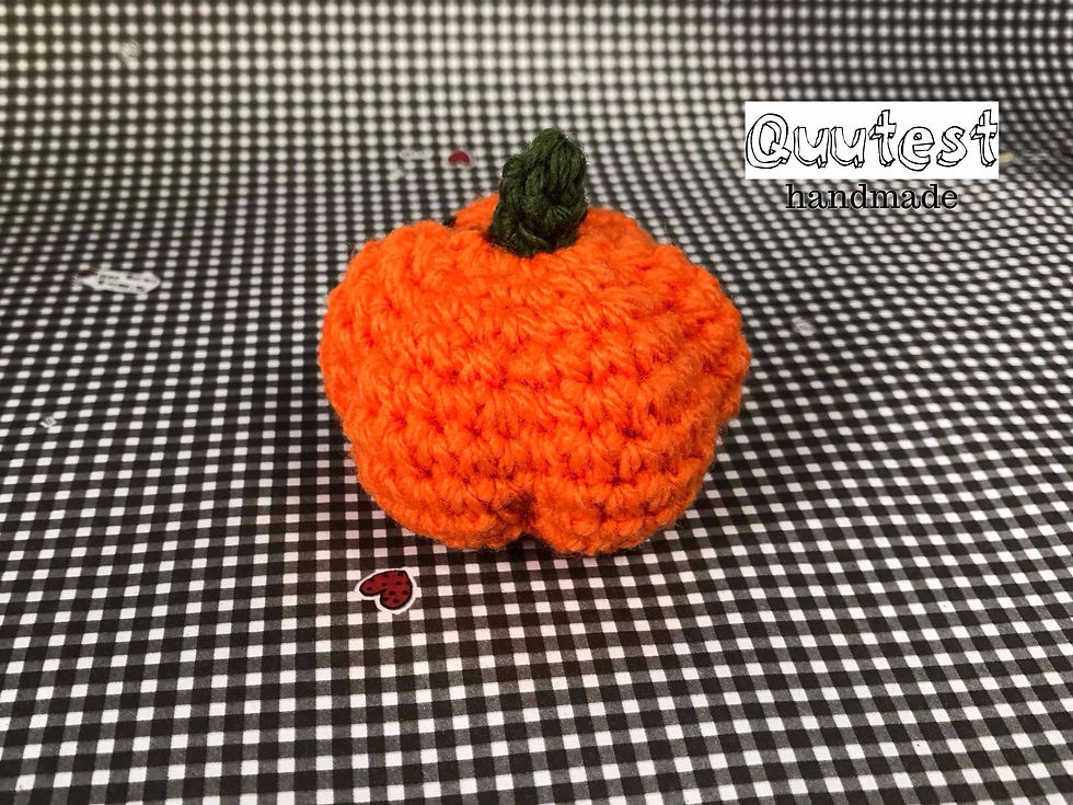 Crochet pumpkin (side)