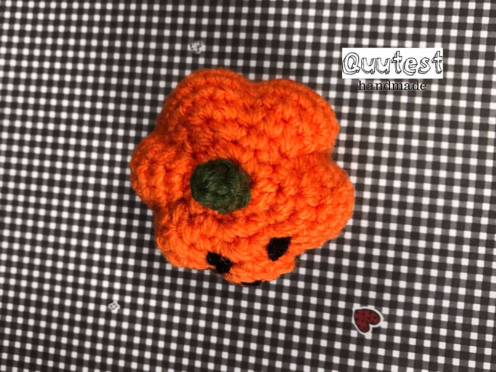 Crochet pumpkin (top)
