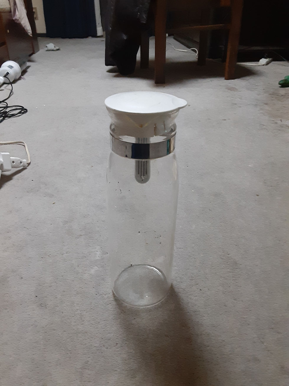 サムネイル： 水、お茶を入れるガラスの容器