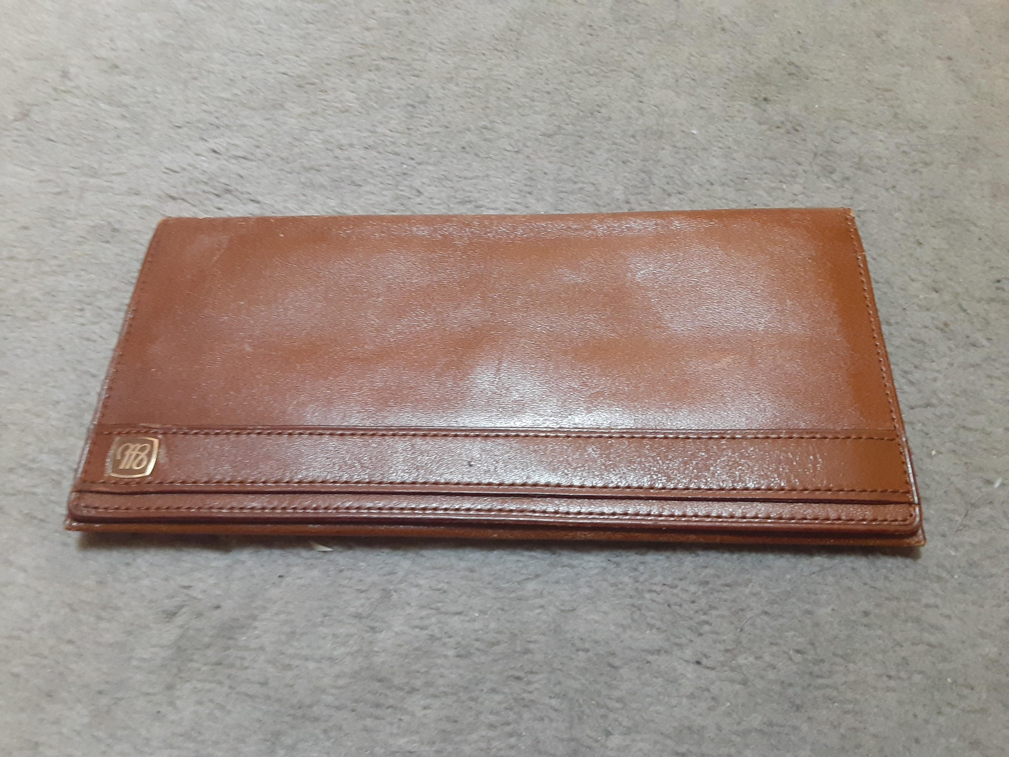 Dargent 茶皮の長財布中古