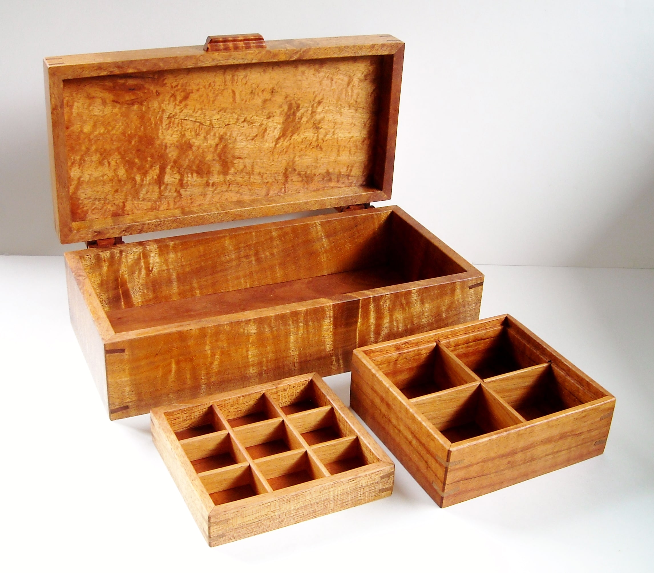 NESTING TRAYS