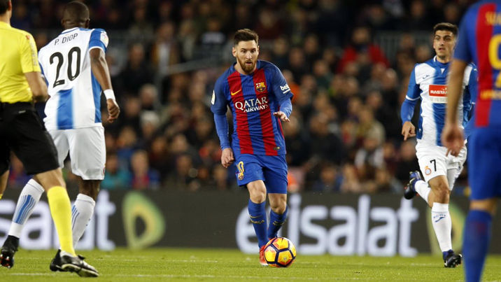 El FC Barcelona golea y se lleva el Derbi Catalán