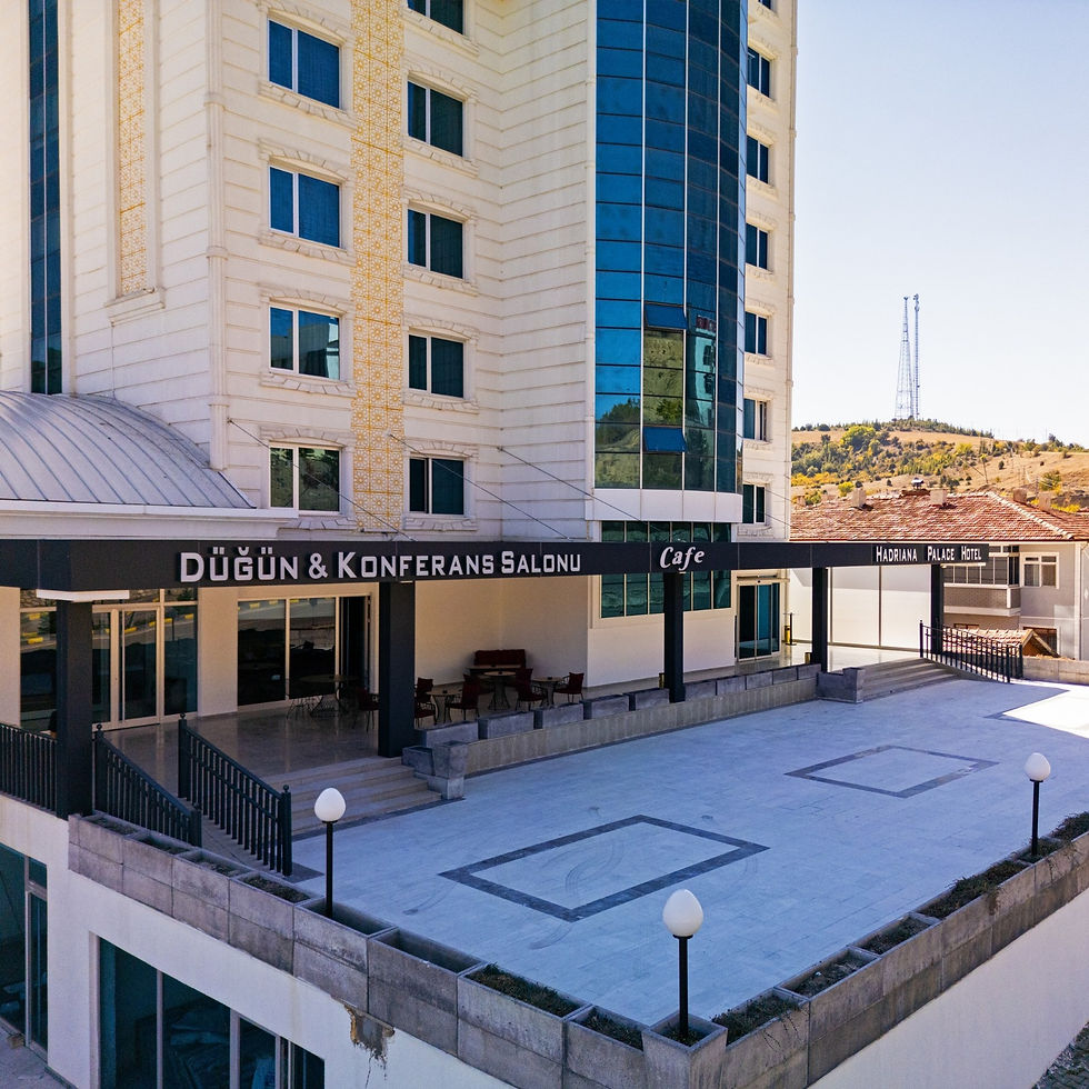 Düğün & Konferans Salonu, Cafe, Hadrianapalace, modern binası, açık hava terası ve çevresi.