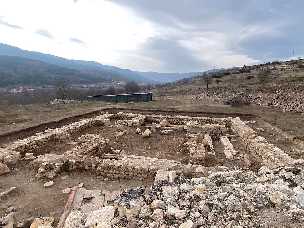 Hadrianopolis Antik Kenti'nde tarihi kalıntılar. Dağ manzarası ve açık hava. hadrianopolis antik kenti.