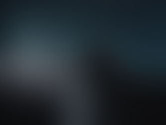 Ayder Yaylası'nın yeşil çayırları ve arka plandaki dağlar