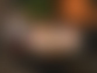 Review: Στο «Με δύναμη από την Κηφισιά» ο φόβος συγκρούεται με την ελπίδα