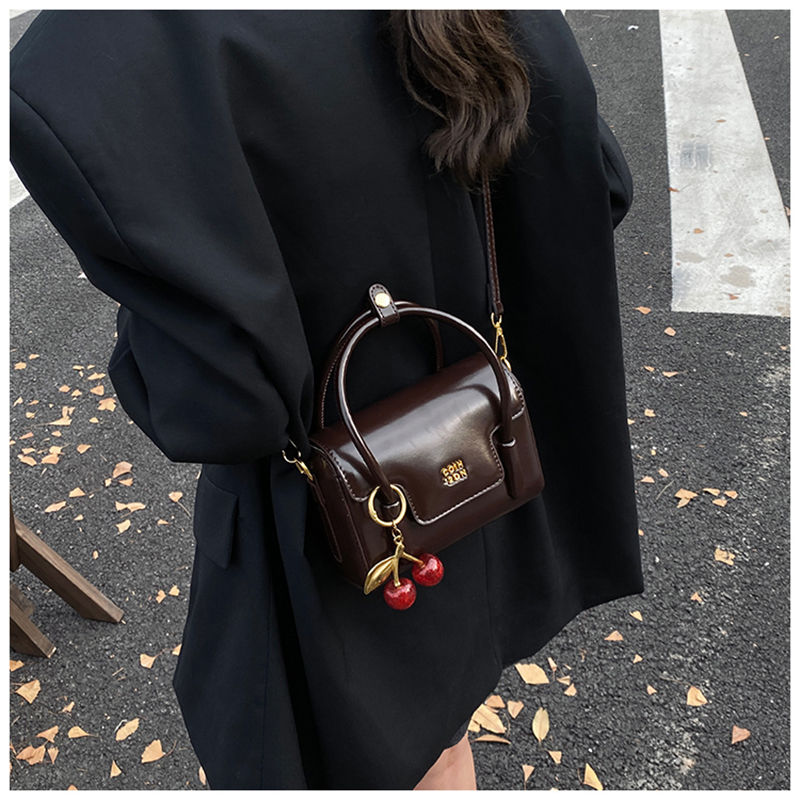 Miniatura: Bolsa feminina tiracolo de couro sintético, modelo mini