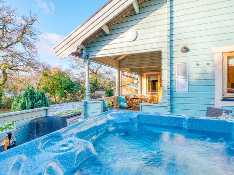 blue-lodge-whinstone-view-luxury-log-cabin-great-ayton