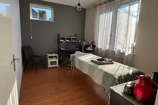 praktijkruimte op de eerste etage waar de sessies plaatsvinden in gieten