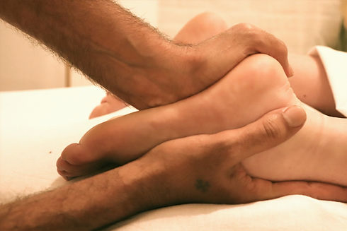 Réfléxologie plantaire, ou massage des pieds, basé sur des techniques d'acupuncture