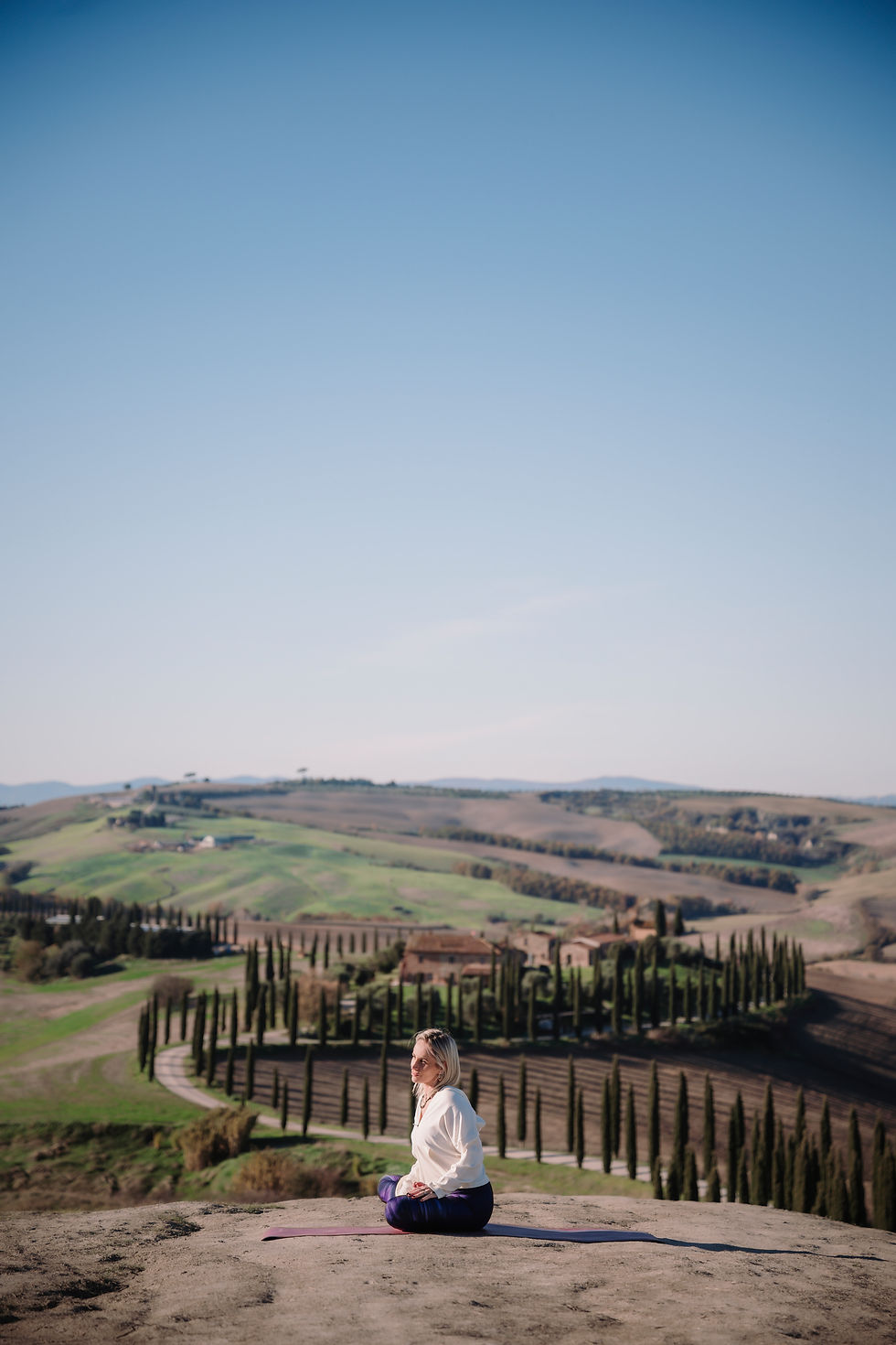 Contatta Ely Yoga oggi stesso e inizia il tuo percorso verso il benessere!