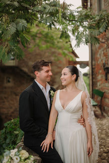 Candid couple portrait in the village of Il Borro with natural light and Tuscan atmosphere.