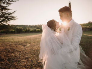 Golden Hour in Tuscany: A Photographer Wedding Guide