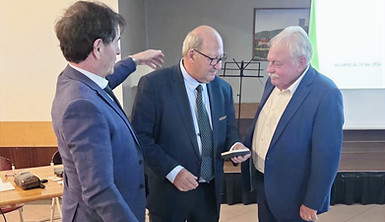 MEDAILLE DU SENAT AVEC JG ET JFL_edited_