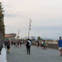 Barceloneta, im Hintergrund das W Hotel