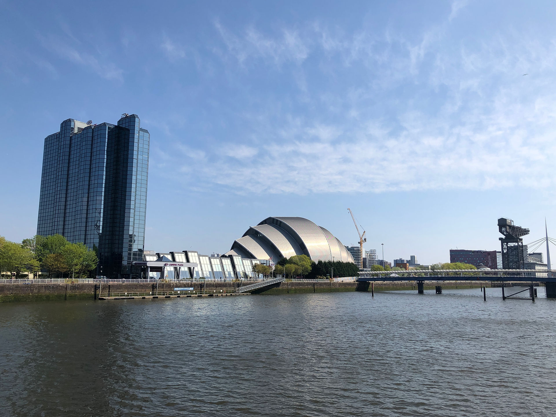 SEC Centre im Hintergrund, Wasser im Vordergrund