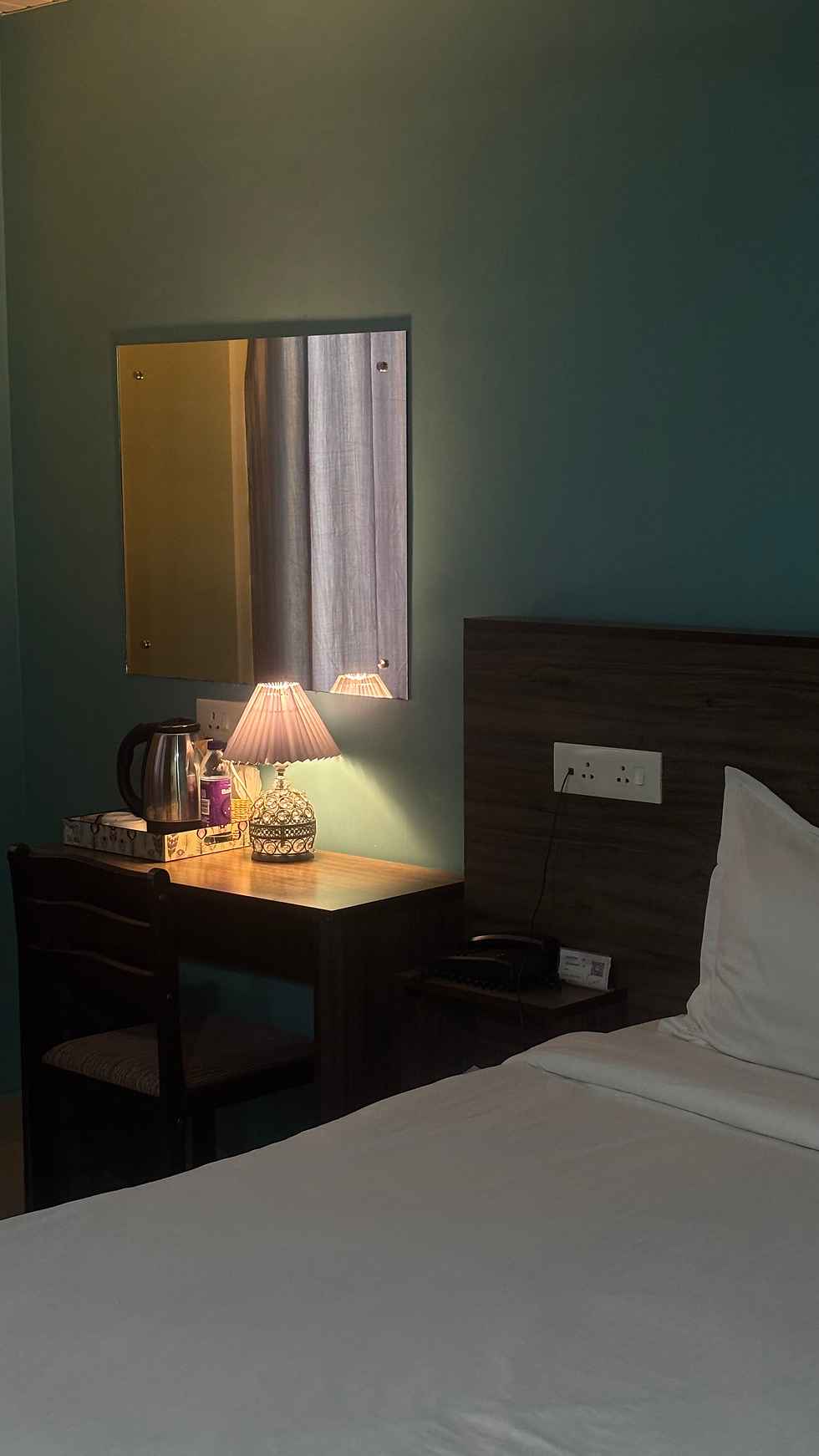 Deluxe Ac Side Table