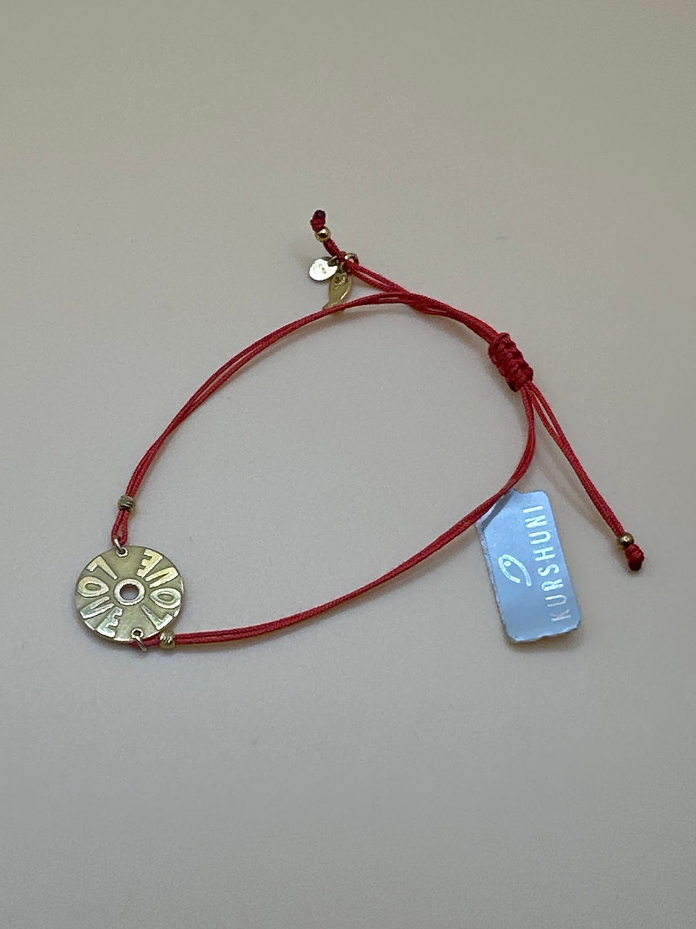 Miniatura: Bracciale Kurshuni Macramè Rosso con Ciondolo "Love" in Argento