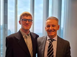 Studente maratoneta muore per  90 minuti, il racconto dell’incredibile esperienza: il rientro a scuola e il sogno che si trasforma nella possibilità di salvare altre vite