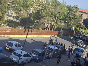 Studente in motorino investito davanti alla scuola nel cosentino: paura tra i compagni, trasportato in ambulanza