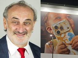Novara sullo spot del bambino con il cellulare in mano: "Molto pericoloso questo cartellone, non solo per i bambini e le bambine, ma per tutti noi"