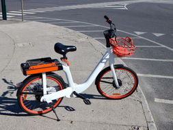 15enne su monopattino travolto da una bicicletta, il conducente scappa via. Gravi le condizione del giovane che resta in prognosi riservata 