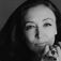 Oriana Fallaci: “Non sentirti mai inferiore a chi si sente superiore a te. Ricorda che anche la pioggia viene dall’alto, ma finisce per cadere ai nostri piedi”
