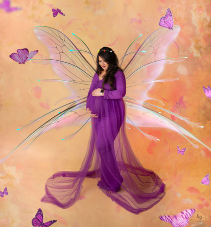 Gender-reveal-Maternity-pose-maternity photoshoot-Saree-photoshoot-fashion maternity-couple-poses-couple pose ideas-creative photography-Maternity