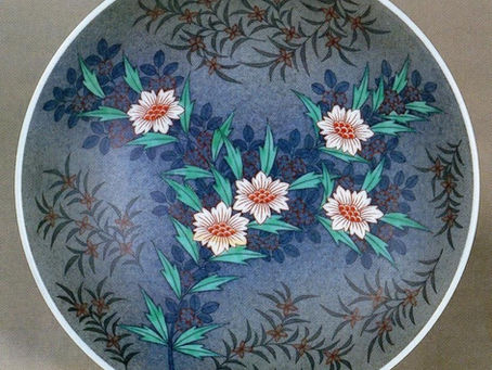 Imaizumi Imaemon XIII's 1994 Iro-e Fukizumi Porcelain Dish