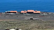 El aeropuerto de El Hierro recupera casi por completo el horario habitual del primer vuelo con Tenerife Norte