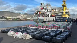 Interceptado al oeste de El Hierro un buque con cerca de 10 toneladas de cocaína, la mayor incautación en Europa