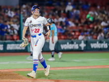 Vence Sultanes y se empareja la Serie de la Reina