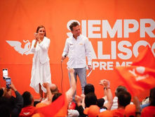 Pablo Lemus visita Puerto Vallarta