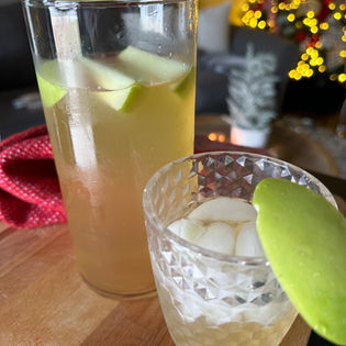 How to Make the Perfect Golden Apple Punch for a Festive Night