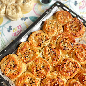 Peynirli Ispanaklı Gül Böreği