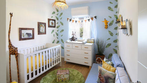 עיצוב חדר תינוקות לבן בקונספט ג׳ונגל