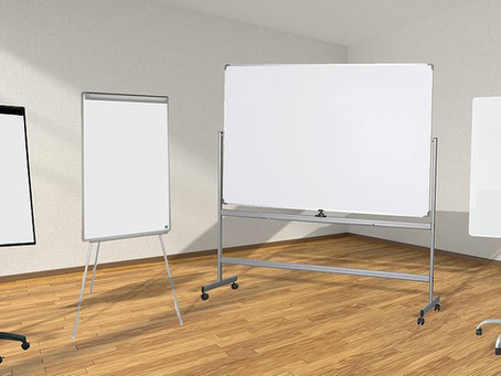 היתרונות הבולטים של לוחות מחיקים ניידים ומתי כדאי לבחור אותם