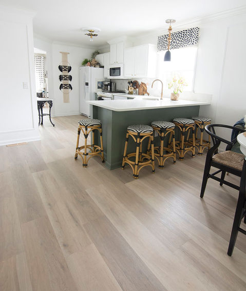 Karndean-Texas-white-ash-light-colored-wood-vinyl-plank_0016-2.jpg