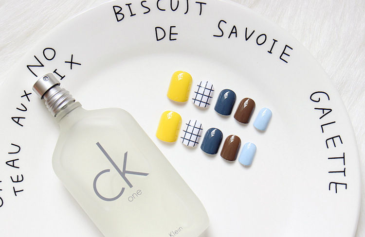 Thumbnail: 239 Móng giả vàng kẻ caro