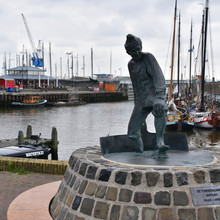 da37883f-standbeeld-visser-harlingen.jpeg