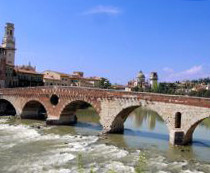 ponte_pietra_a_verona_r.jpeg