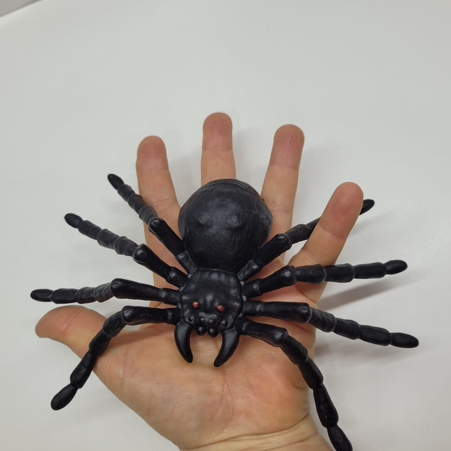 Aranha Venenosa Gigante Plástica Decorativa 19cm Halloween