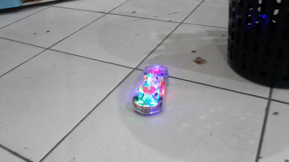 Miniatura: Carrinho Transparente com som e movimento