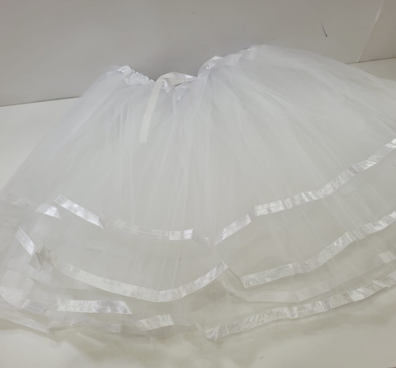 Saia de Tule Branca com Borda de Cetim 40cm