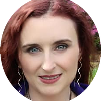 Beth round headshot.png