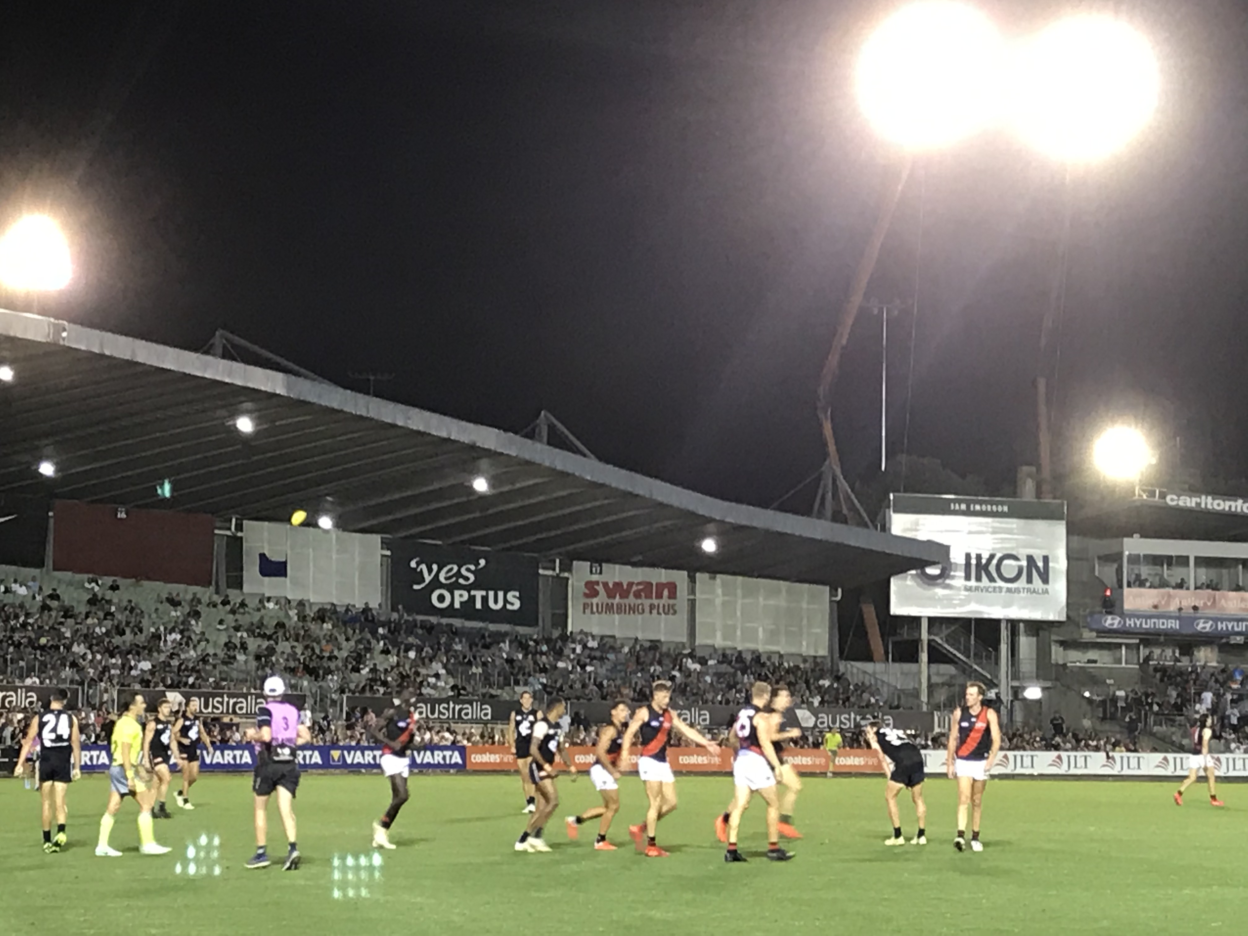 Mobile sports lighting Carlton V Essendo